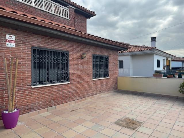 PRECIOSA CASA EN VENTA EN LAS CARPAS DE ABRERA - foto 2