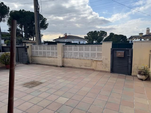 PRECIOSA CASA EN VENTA EN LAS CARPAS DE ABRERA - foto 3