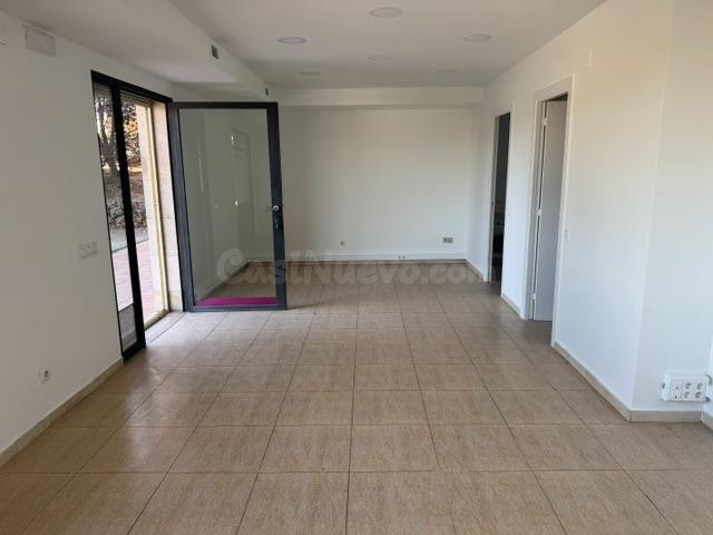 ALQUILER LOCAL COMERCIAL BUENA ZONA DE GELIDA - foto 4
