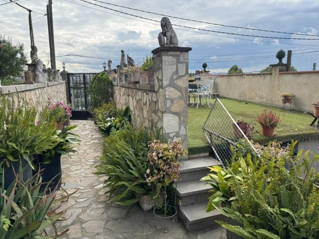 CASA CON ENCANTO CON AMPLIA PARCELA DE MAS DE 3.000 M2 - foto 3