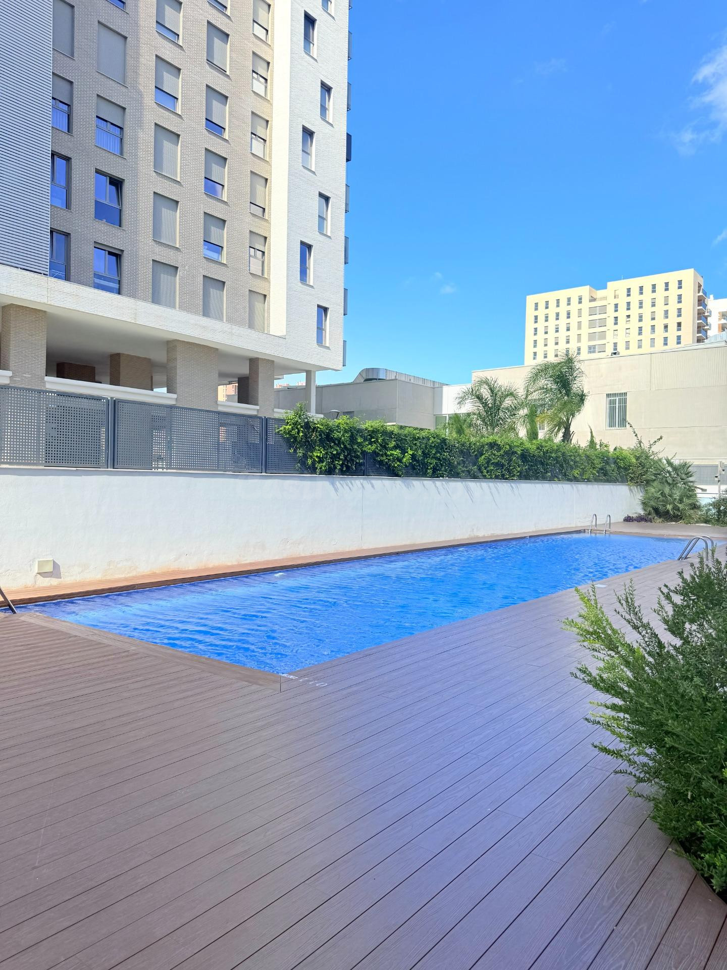 SE ALQUILA PISO A ESTRENAR EN RESIDENCIAL DE LUJO