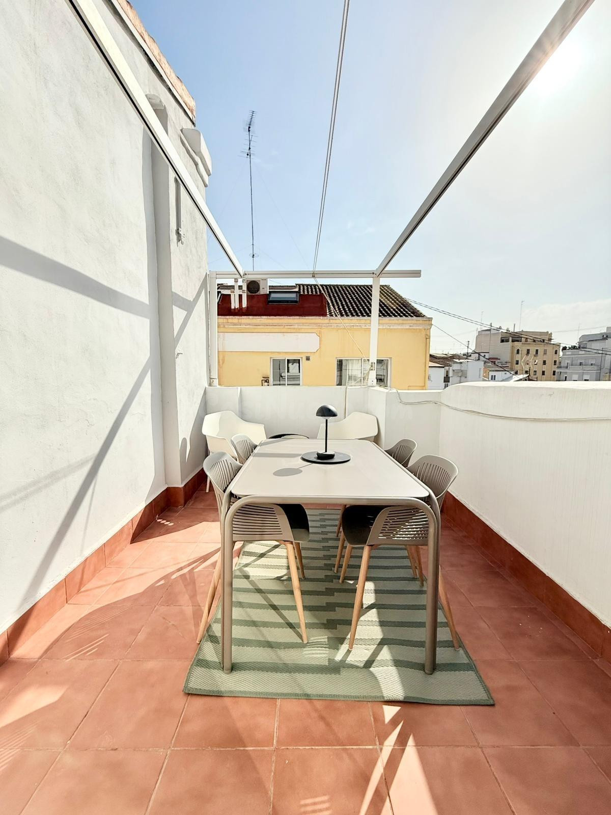 ALQUILER DE ÁTICO CON TERRAZA EN CALLE PINTOR VILA PRADES - foto 2