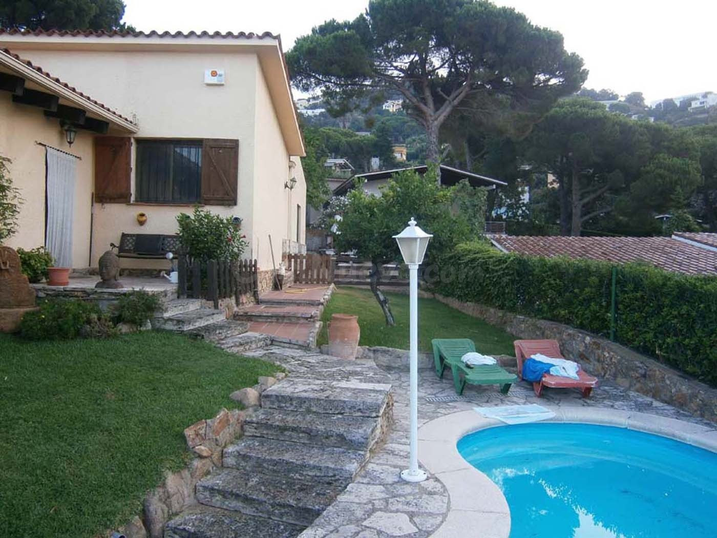 Casa en Urbanización Les Teules, reformada. Parcela de 685 m - foto 2