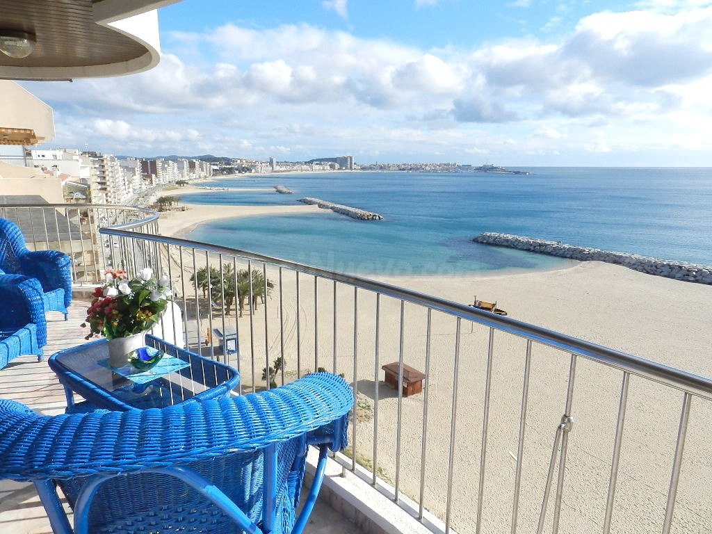 Atico dúplex en primera línea de la playa de Sant Antoni de 