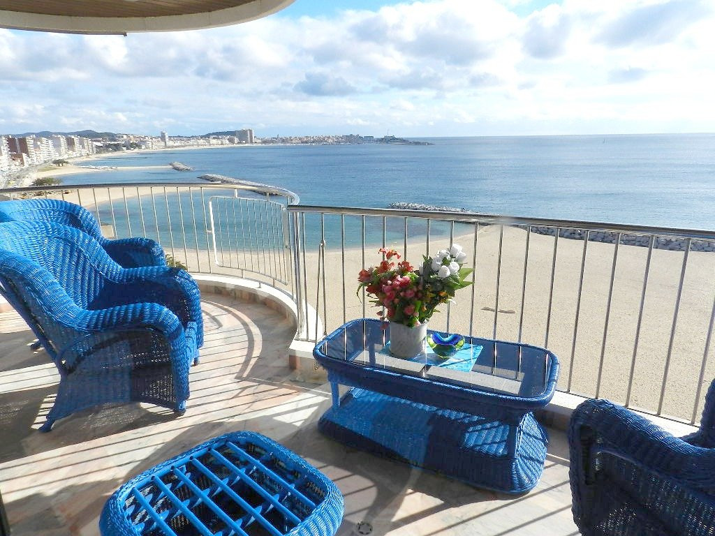Atico dúplex en primera línea de la playa de Sant Antoni de  - foto 4