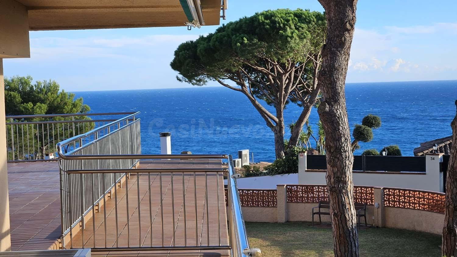 Apartamento con vistas al mar y a la montaña, muy bien orien