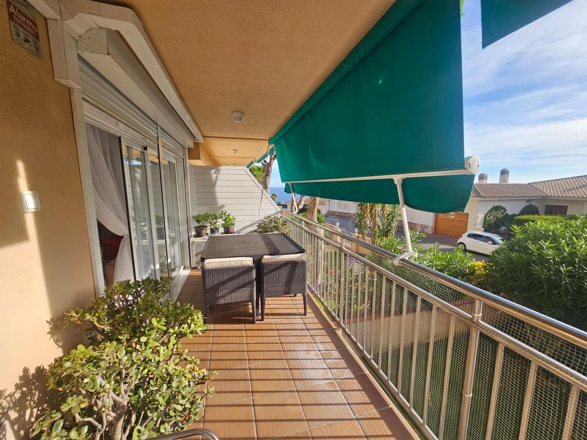 Apartamento con vistas al mar y a la montaña, muy bien orien - foto 2
