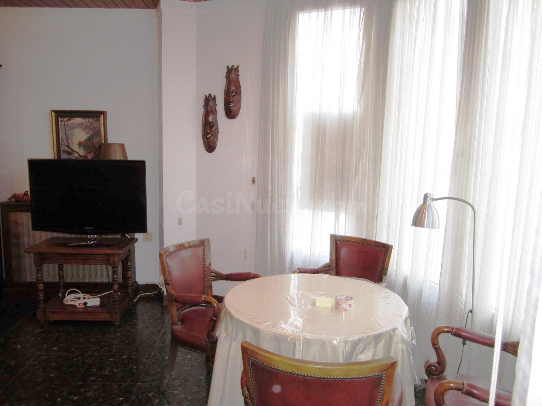 Vivienda tipo duplex situada a 100 metros del Paseo del Mar - foto 2