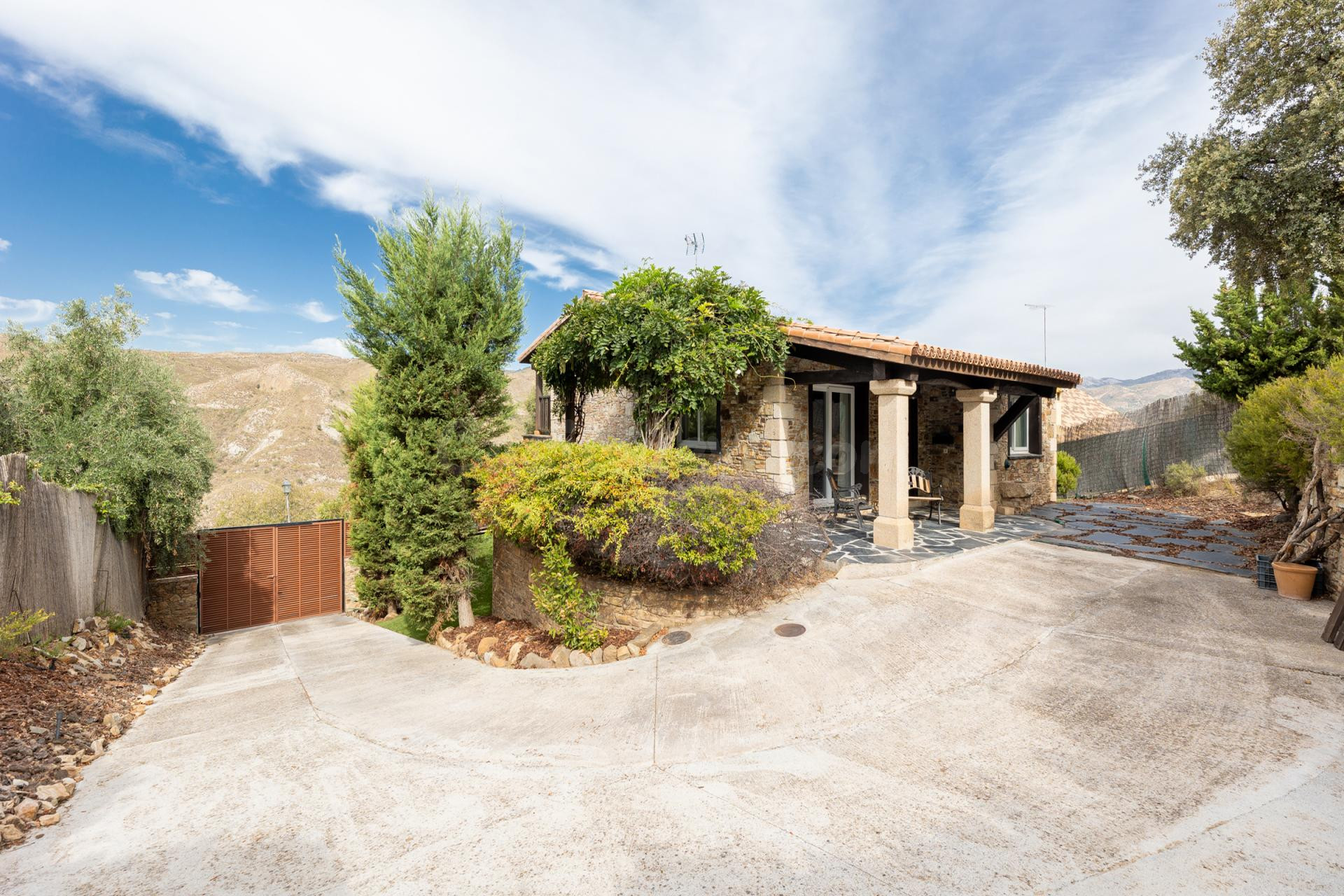 UNA CASA UNICA CON ENCANTO, ESPACIO Y VISTAS EN EL CORAZON D - foto 3