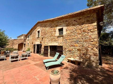 Masía oficialmente catalogada situada en el vecindario de Panedes en Llagostera. - foto 3