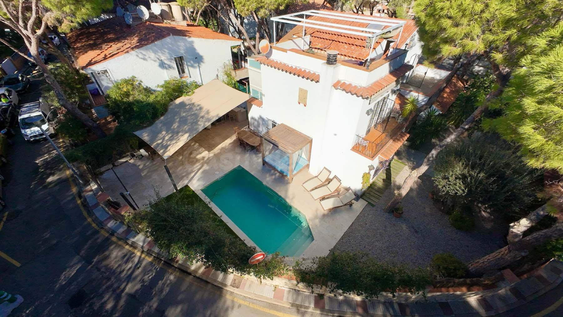Extraordinaria villa situada en el centro de Platja d´Aro, al lado de la playa. - foto 3