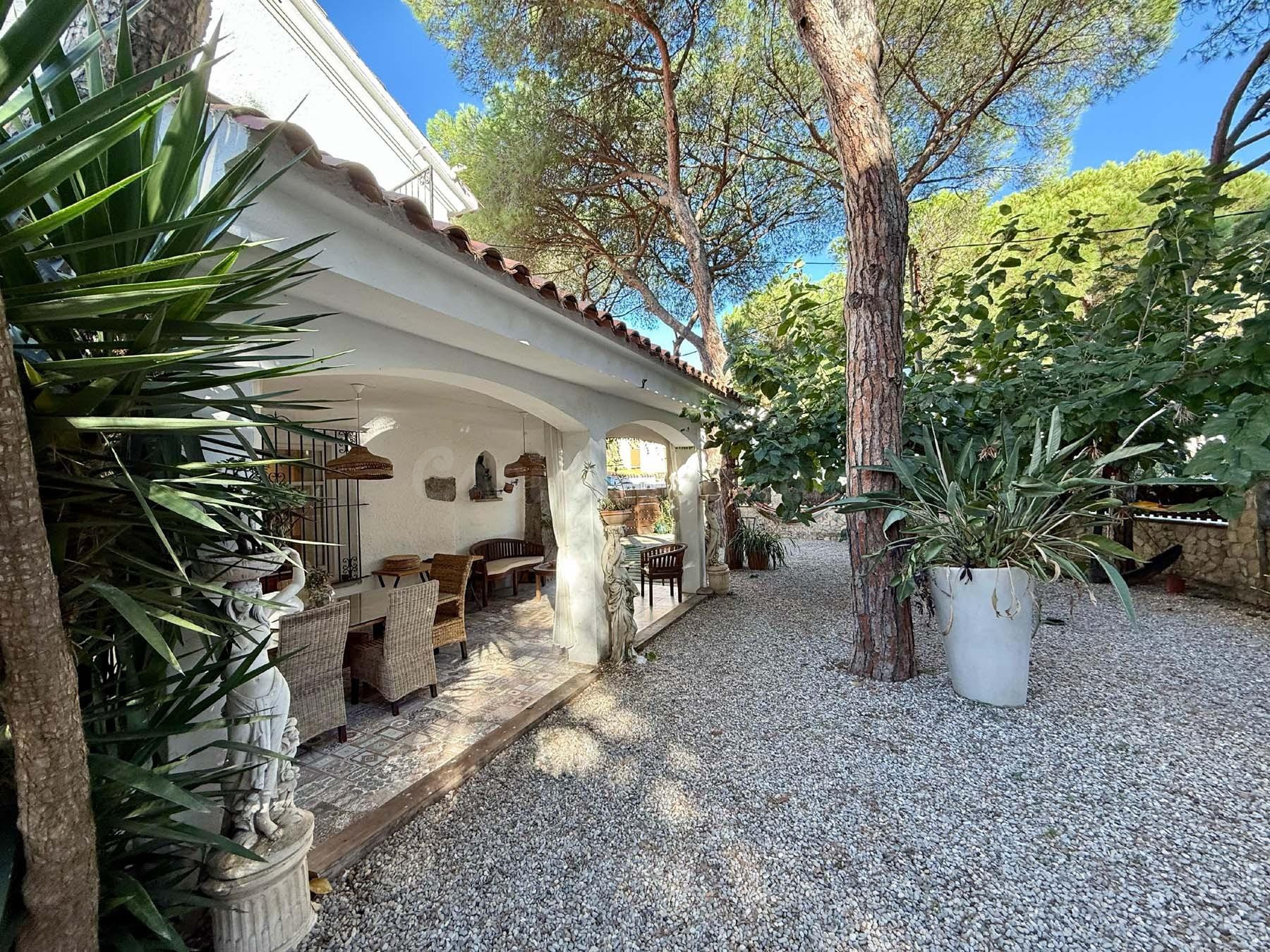 Extraordinaria villa situada en el centro de Platja d´Aro, al lado de la playa. - foto 4