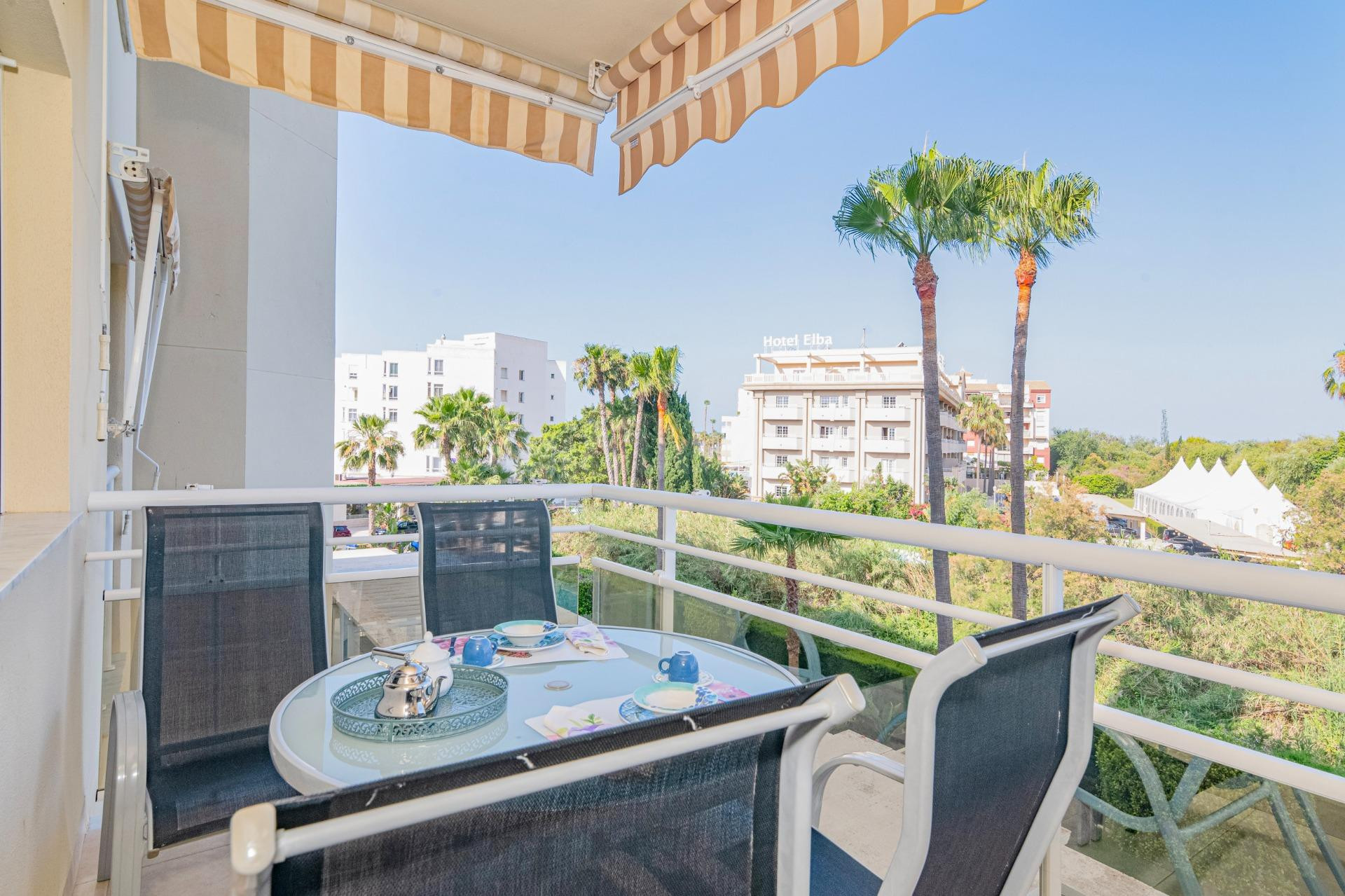 ¡Tu oasis junto a mar! Precioso piso de 2 dormitorios con te - foto 2
