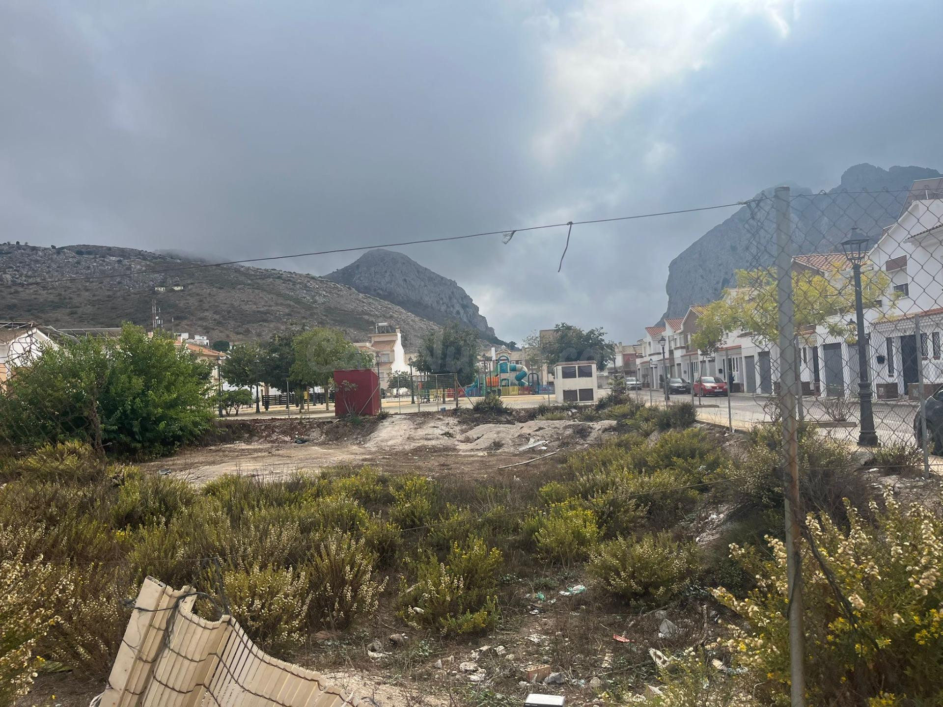 En venta parcela para vivienda unifamiliar en Ventas de Zafa - foto 2
