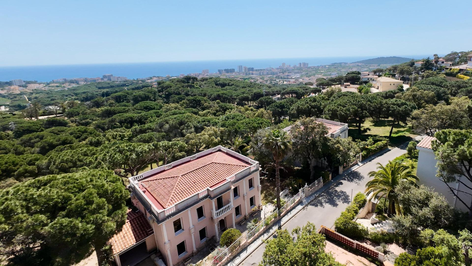 Casa en Platja d'Aro con impresionantes vistas al mar y a la montaña.