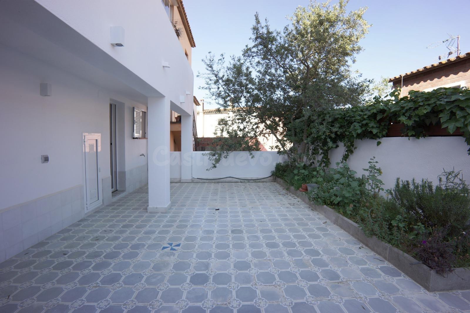 Casa de pueblo totalmente reformada zona tranquila y cerca d - foto 2