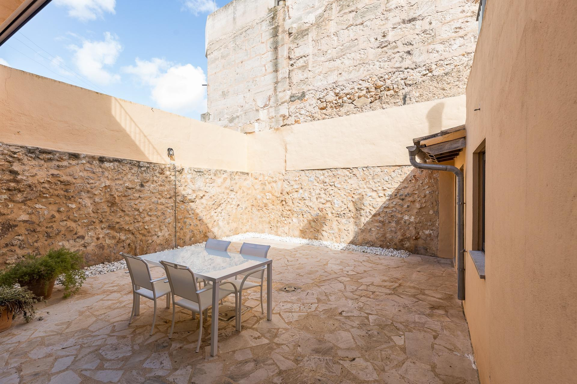 Encantadora Casa en el Corazón de Sineu - Reformada y Lista  - foto 3