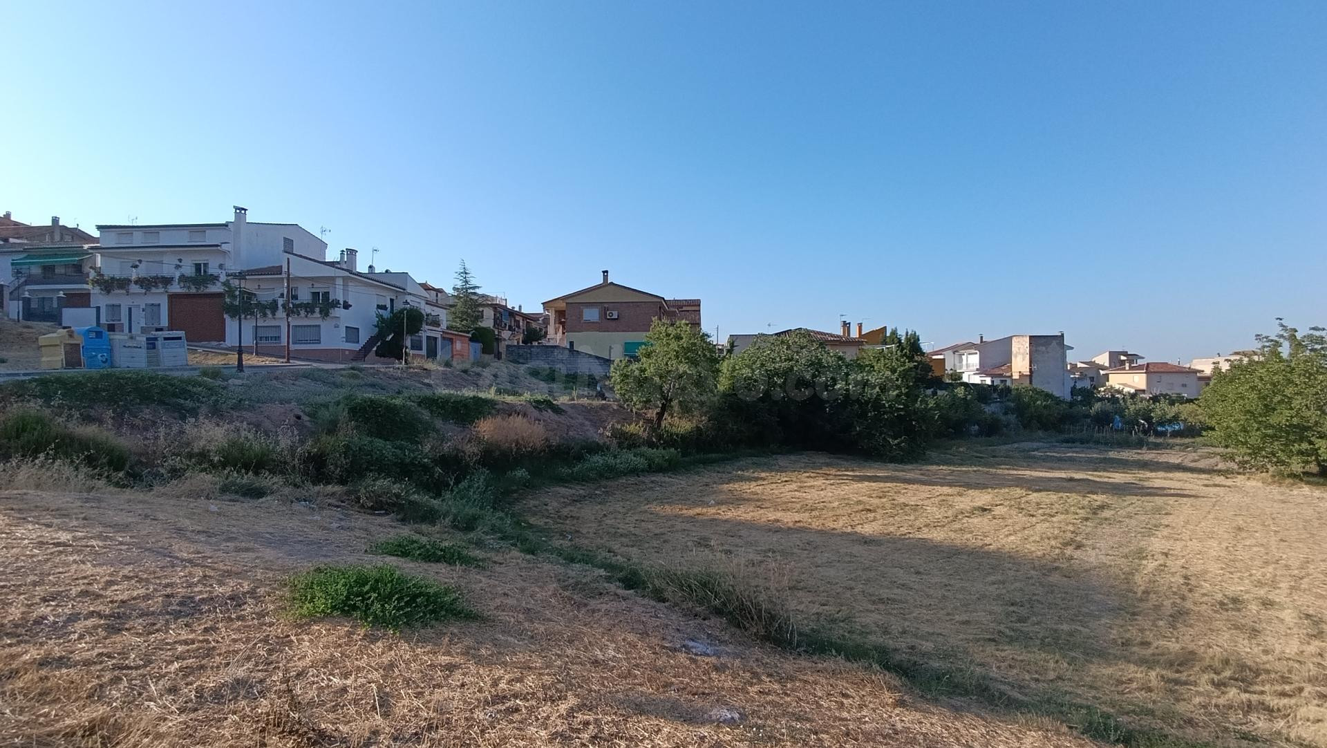 VENTA SOLAR URBANO  no consolidado  1.350 m2. para hacer has