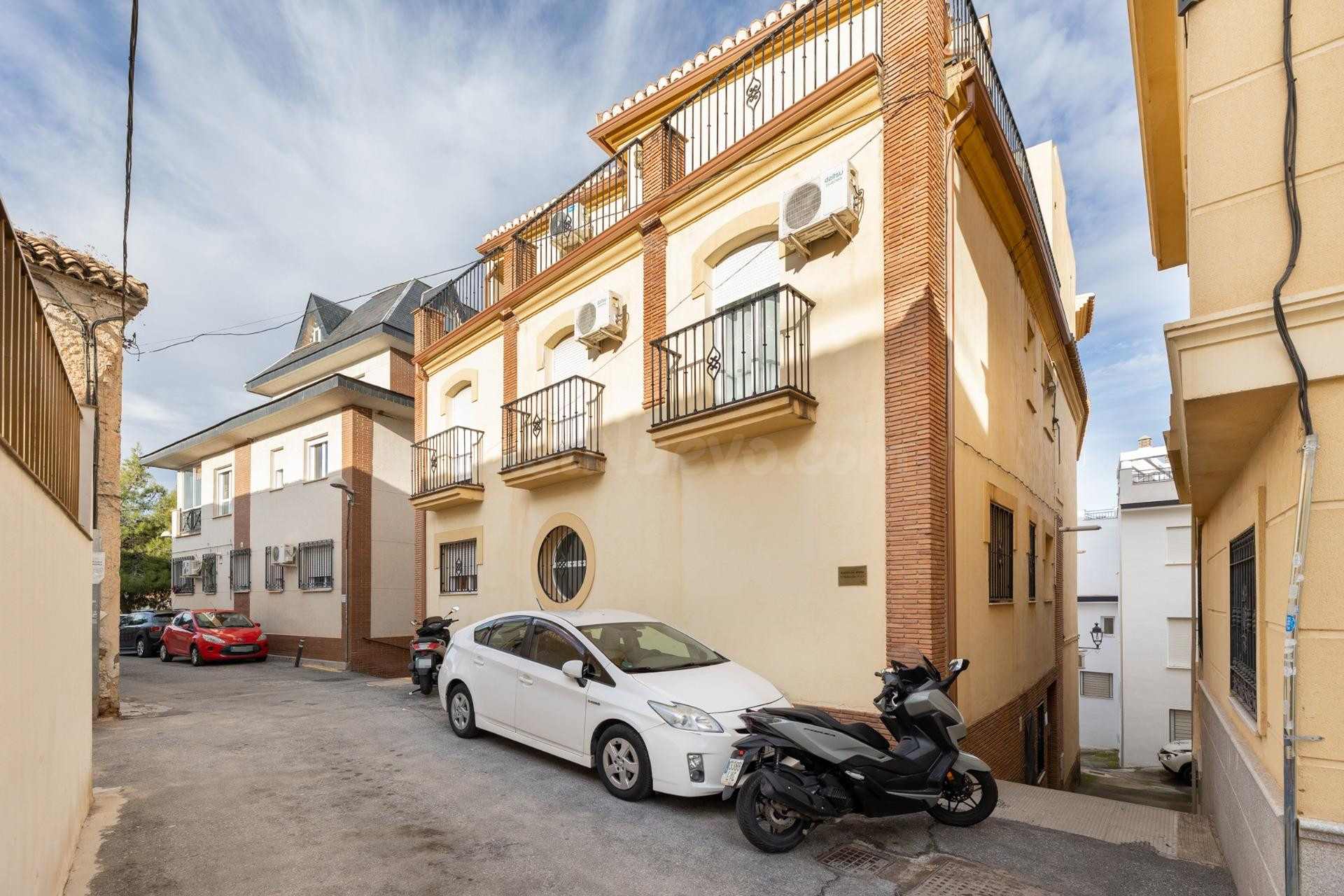 Piso de 3 habitaciones en Barrio de Monachil. - foto 2