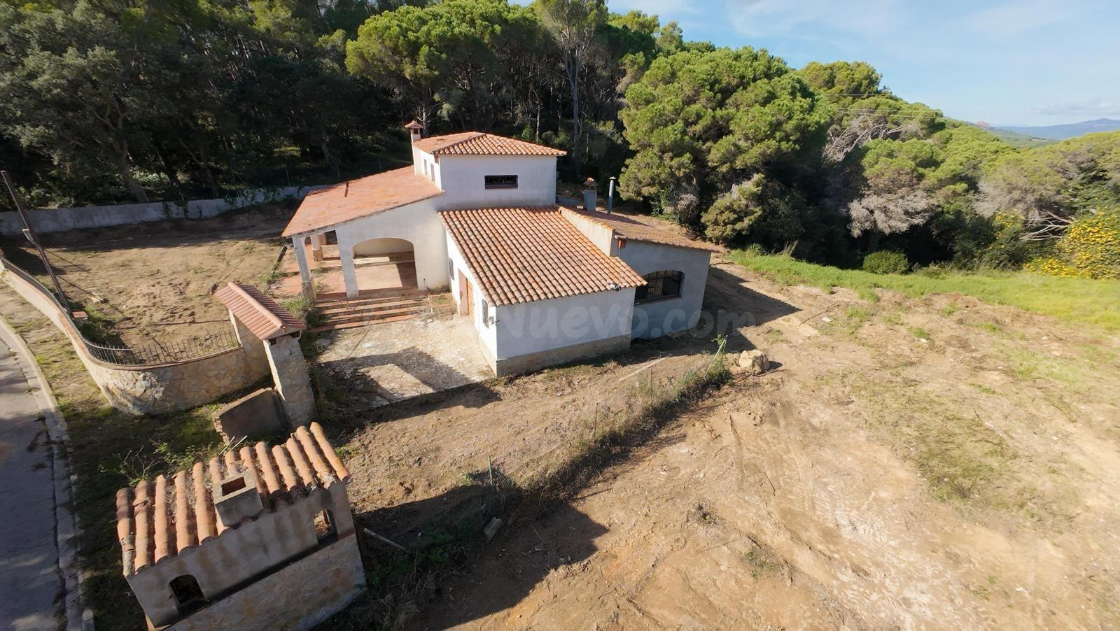 Casa para reformar situada en la Urbanización Les Penyes de  - foto 2