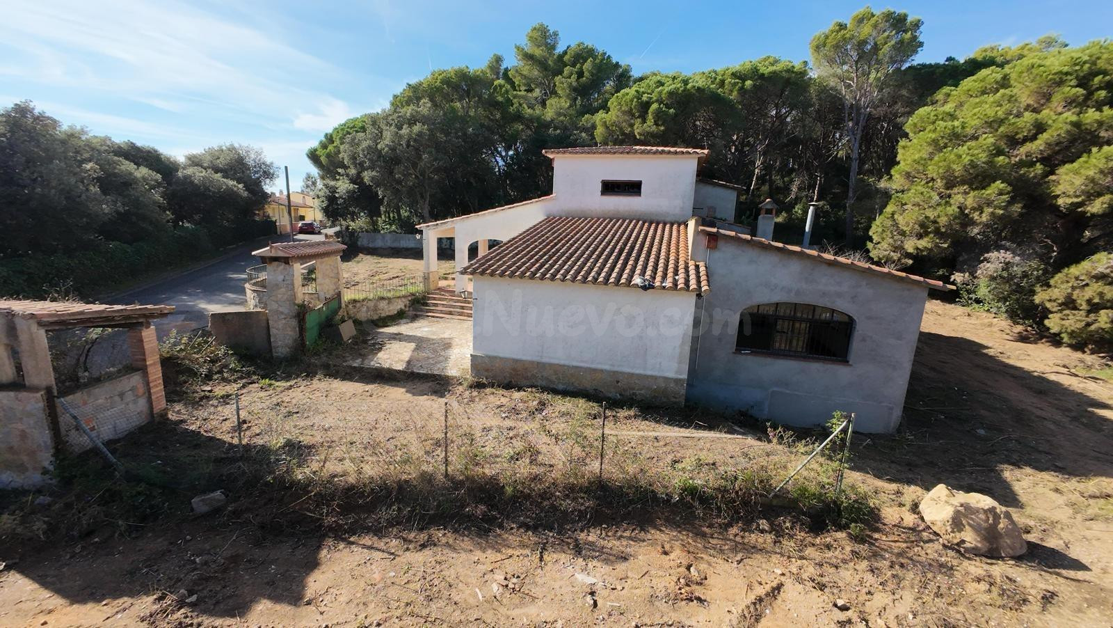 Casa para reformar situada en la Urbanización Les Penyes de  - foto 3