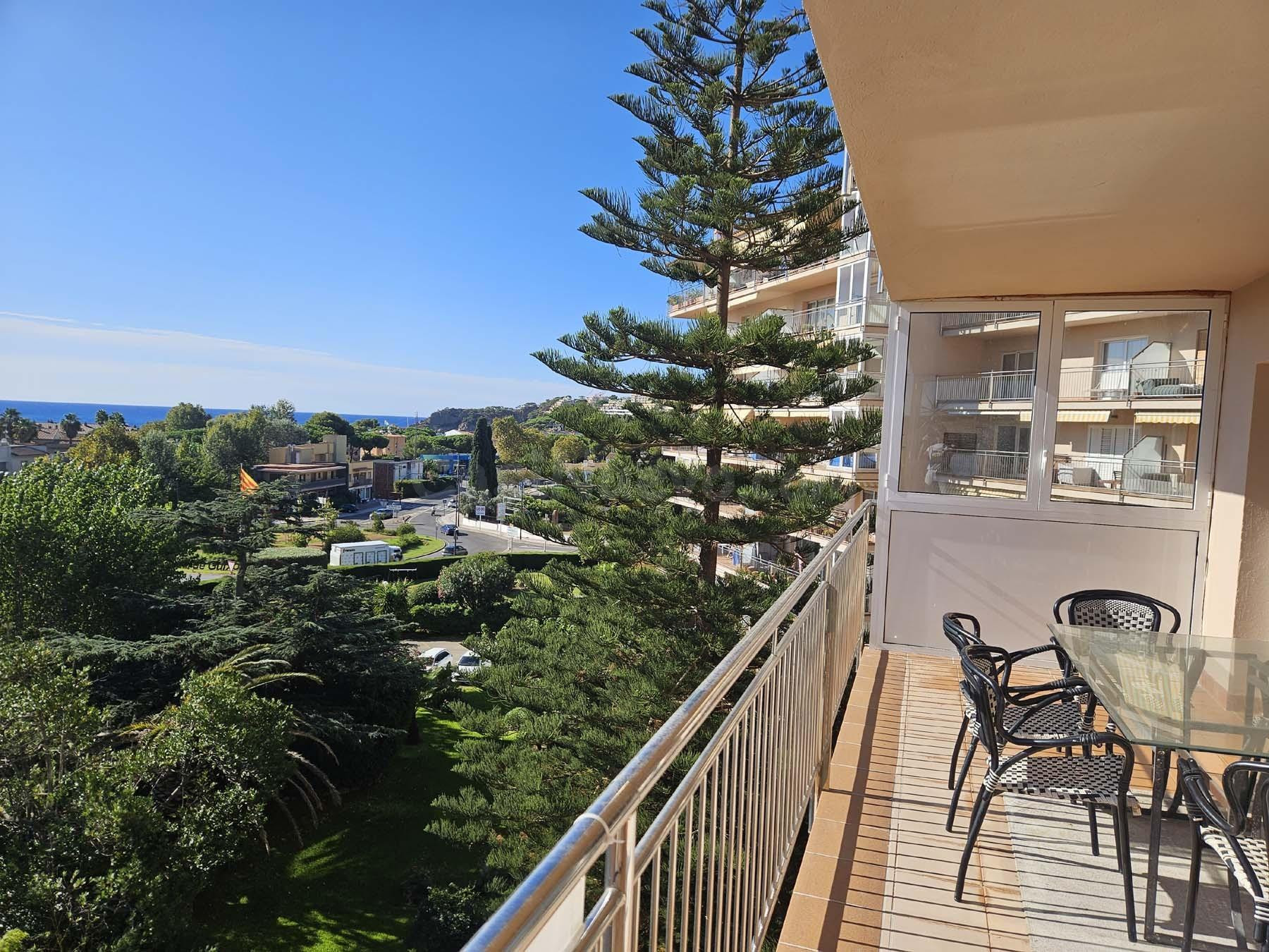 Apartamento reformado con vistas despejadas en pleno centro de s'Agaró