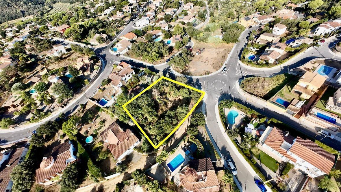Magnífico terreno de 951 m2. situado en una zona residencial - foto 4