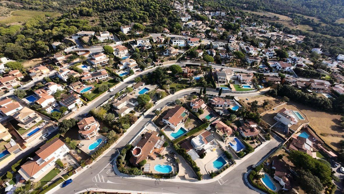 Magnífico terreno de 951 m2. situado en una zona residencial - foto 5