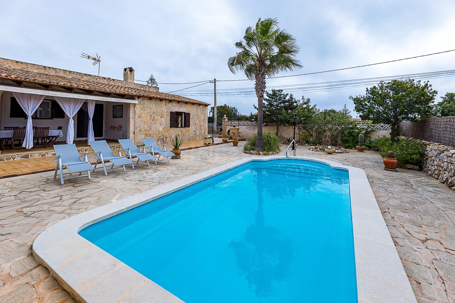 Chalet unifamiliar con piscina en Cala Llombards