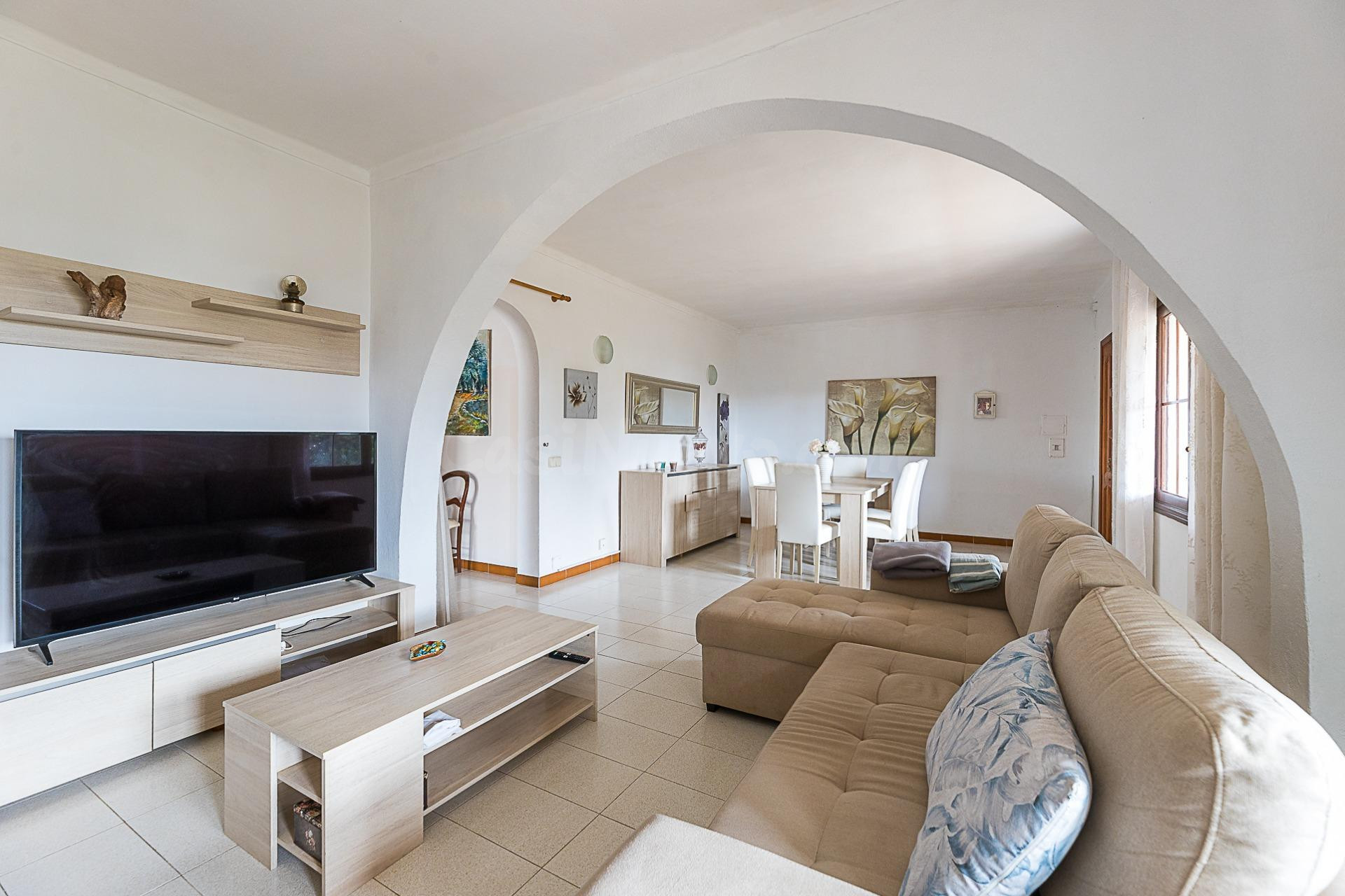 Chalet unifamiliar con piscina en Cala Llombards - foto 3