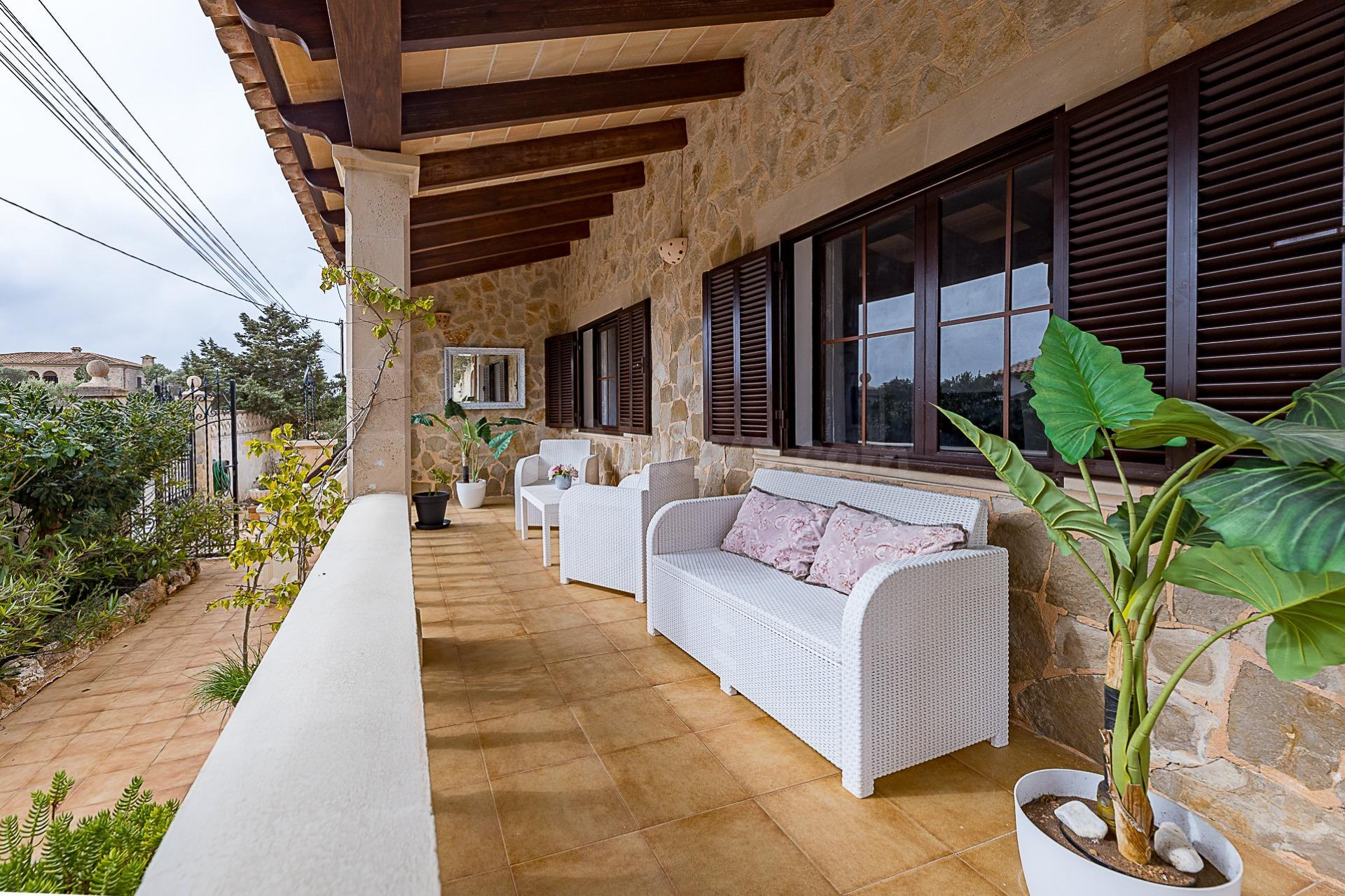 Chalet unifamiliar con piscina en Cala Llombards - foto 5
