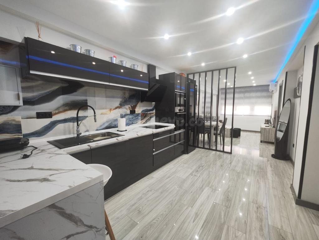 GRAN APARTAMENTO REFORMADO, CÉNTRICO, AMUEBLADO.