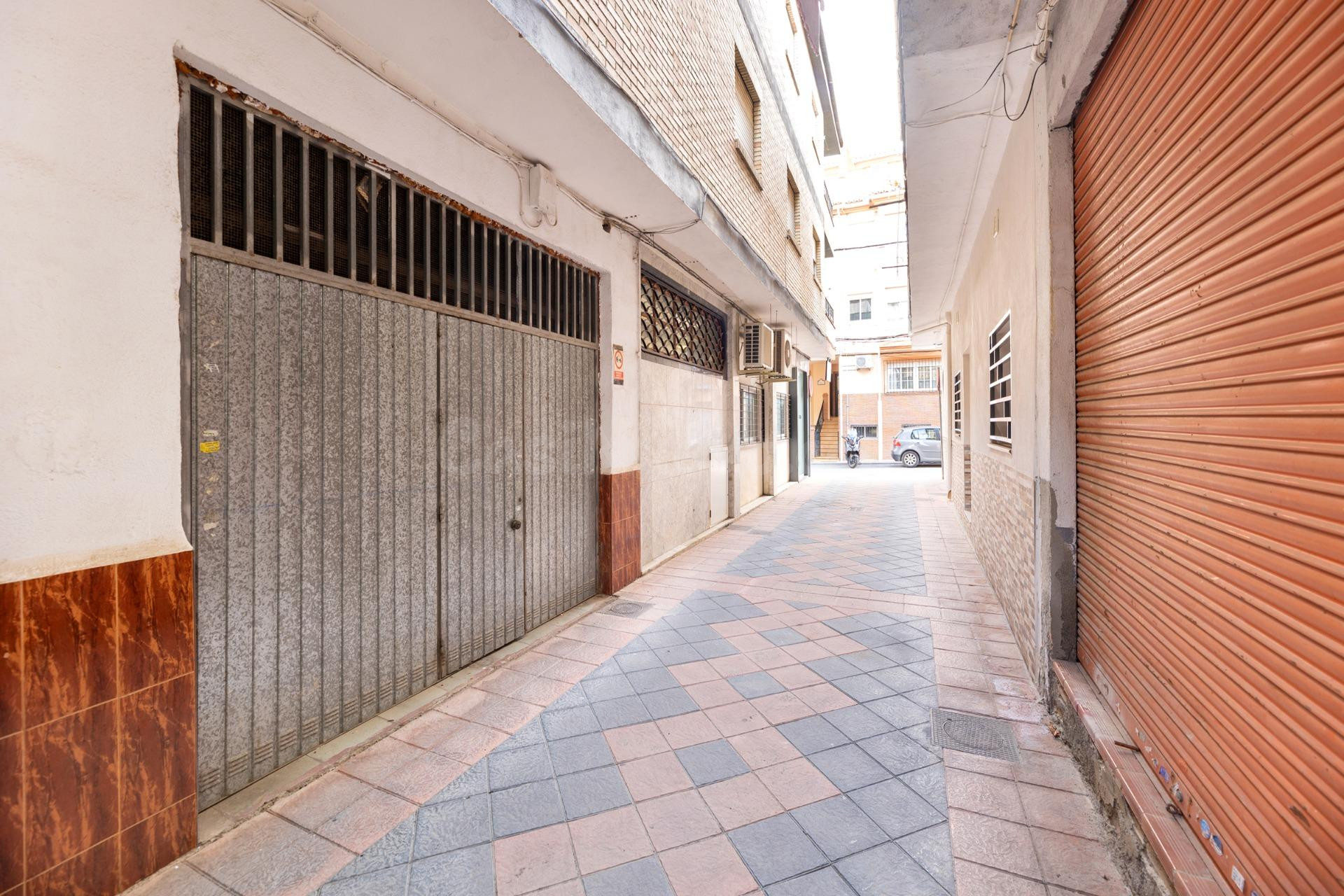 Venta de local de 171 m2 en Armilla (Granada) - foto 2