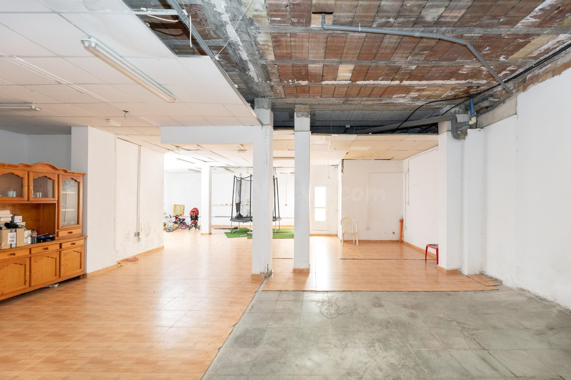 Venta de local de 171 m2 en Armilla (Granada) - foto 4