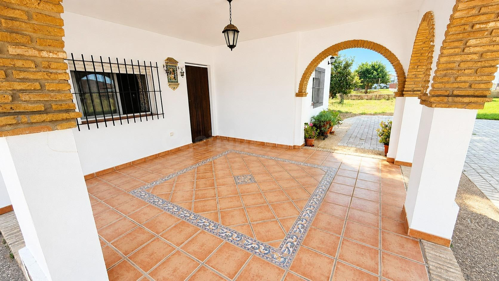 CHALET  SEGREGADO EN FINCA RUSTICA EN EL  PAGO MELILLA, CERCANO  A NOVO SANCTI PETRI. - foto 2