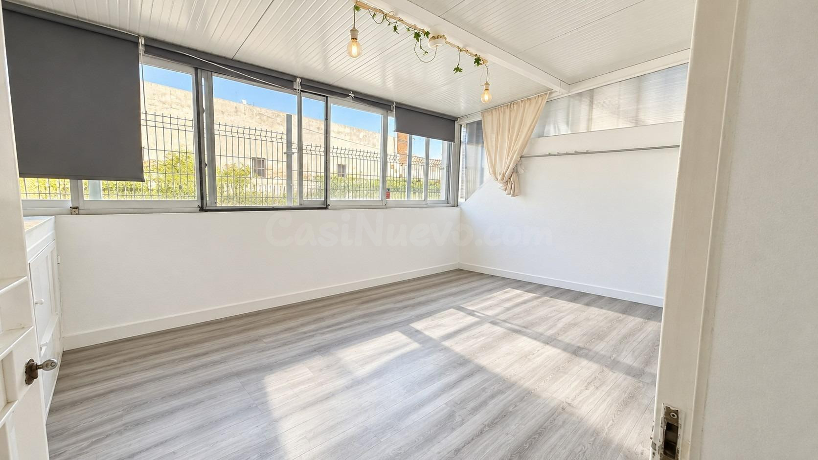 PISO EN PLANTA BAJA EN AVENIDA REYES CATÓLICOS - foto 4