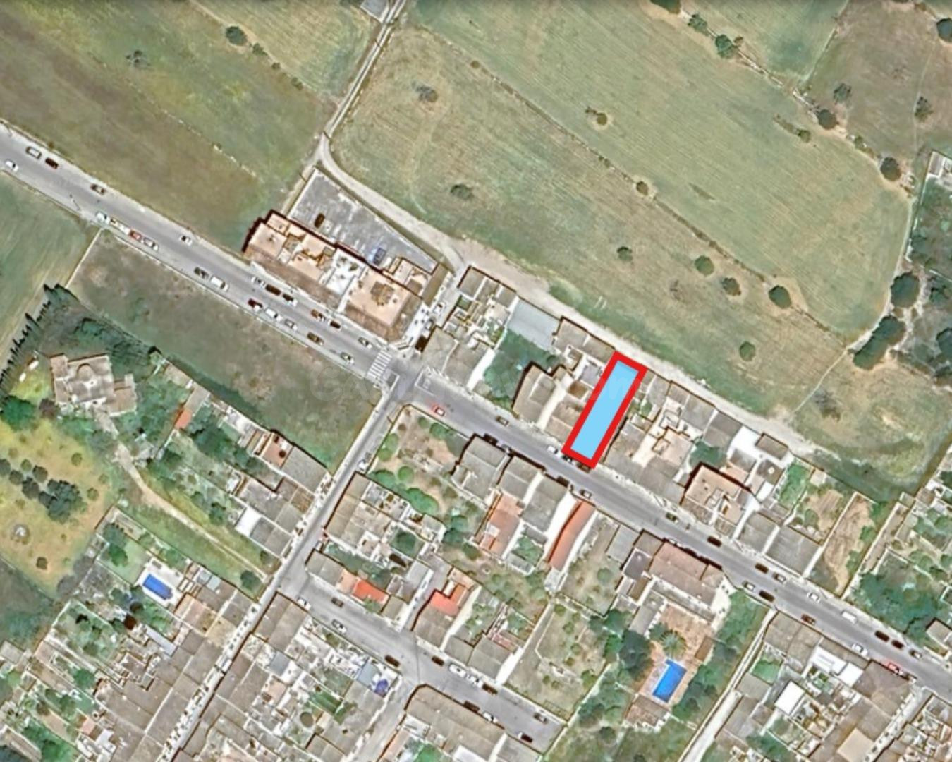 Solar urbano con posibilidad de construir hasta 3 viviendas  - foto 2