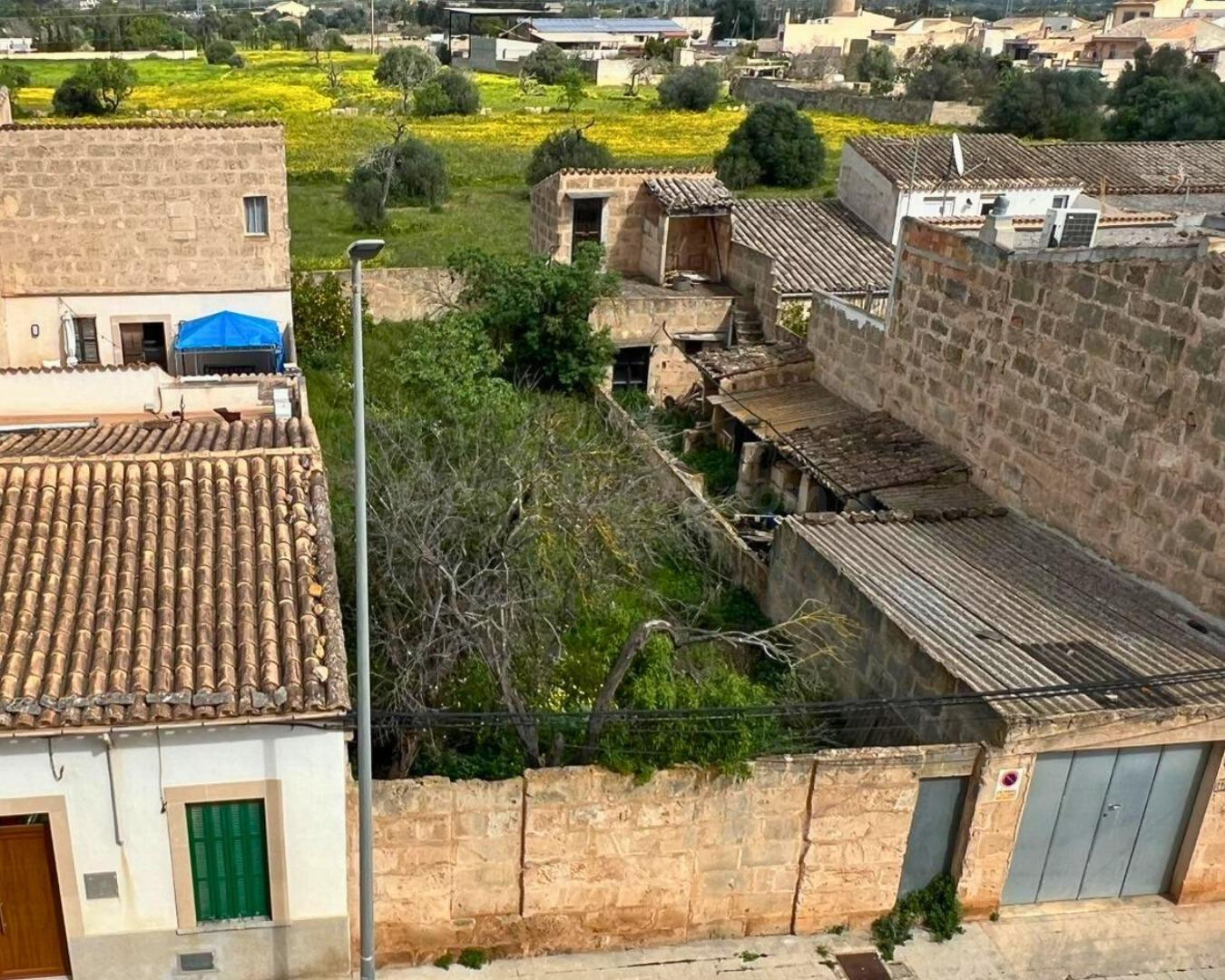 Solar urbano con posibilidad de construir hasta 3 viviendas  - foto 3