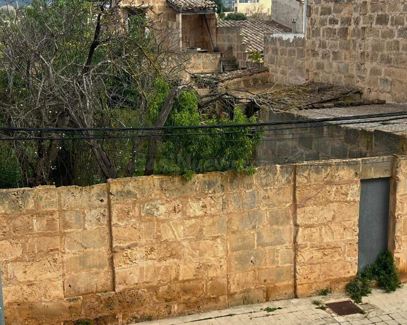 Solar urbano con posibilidad de construir hasta 3 viviendas  - foto 5
