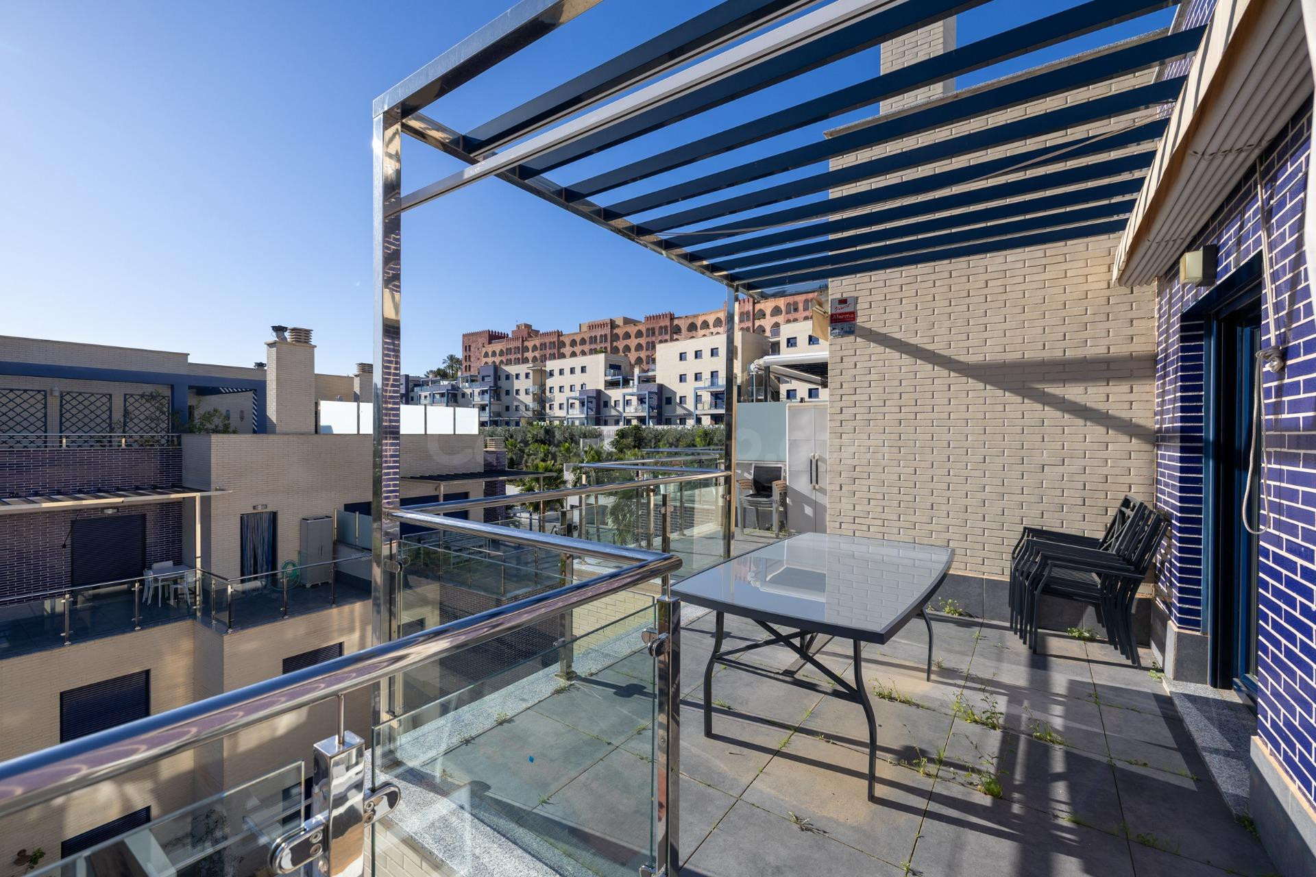 Piso 3 dormitorios y seminuevo en Urbanización Residencial P - foto 3