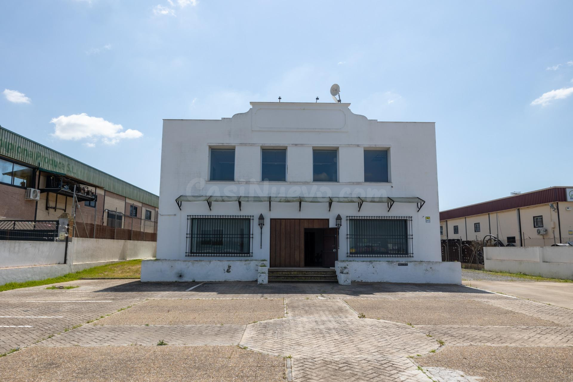 Nave Polivalente con gran potencial de rentabilidad: Espacio, Versatilidad y Ubicación Premium" - foto 2