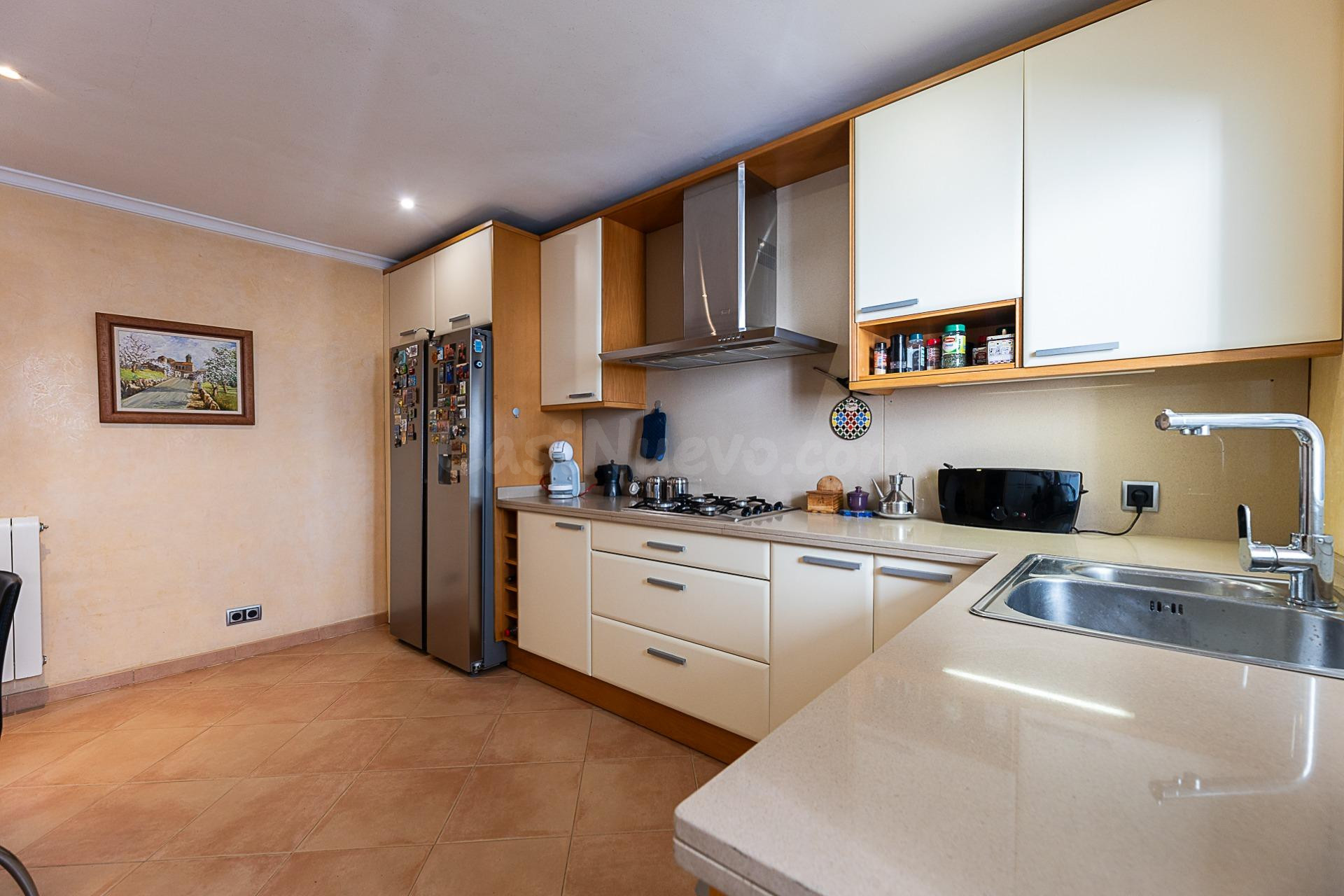 Exclusivo ático con gran terraza panorámica junto al centro  - foto 5