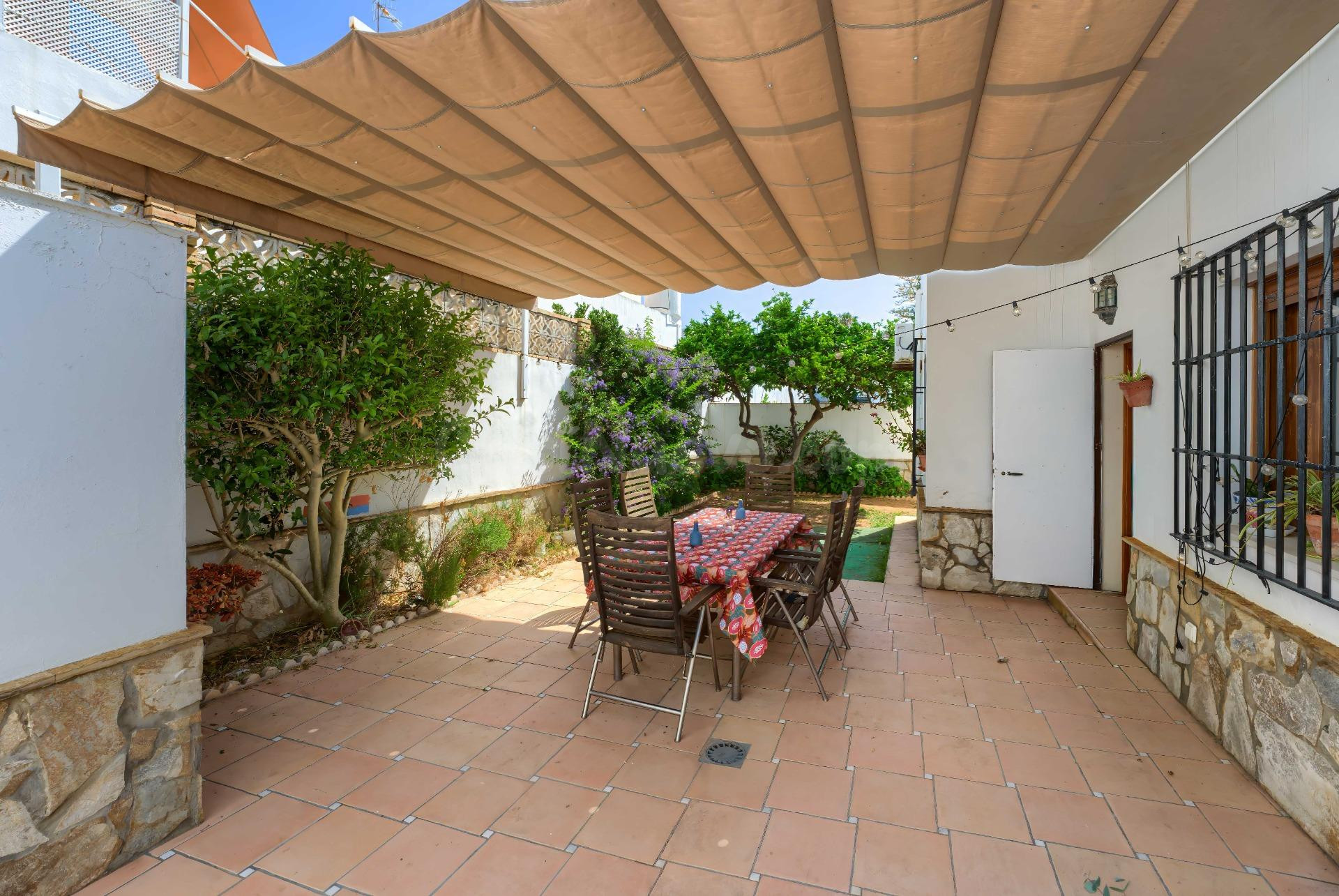 CASA EN AVD. DEL FARO, LA MAS EXCLUSIVA DE CHIPIONA,  CALMA JUNTO AL FARO. - foto 4
