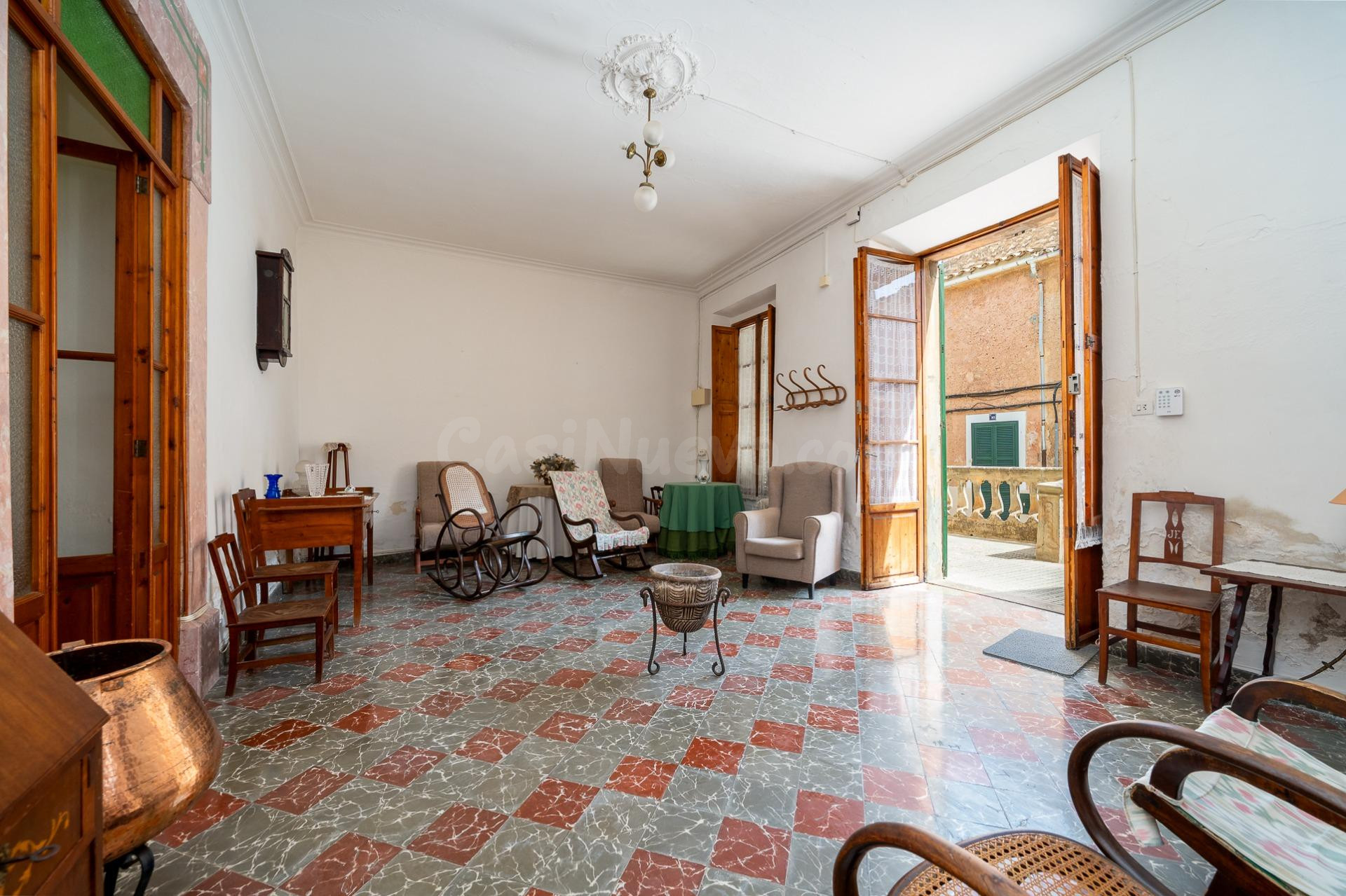Casa de pueblo con gran potencial en Santa Maria del Camí