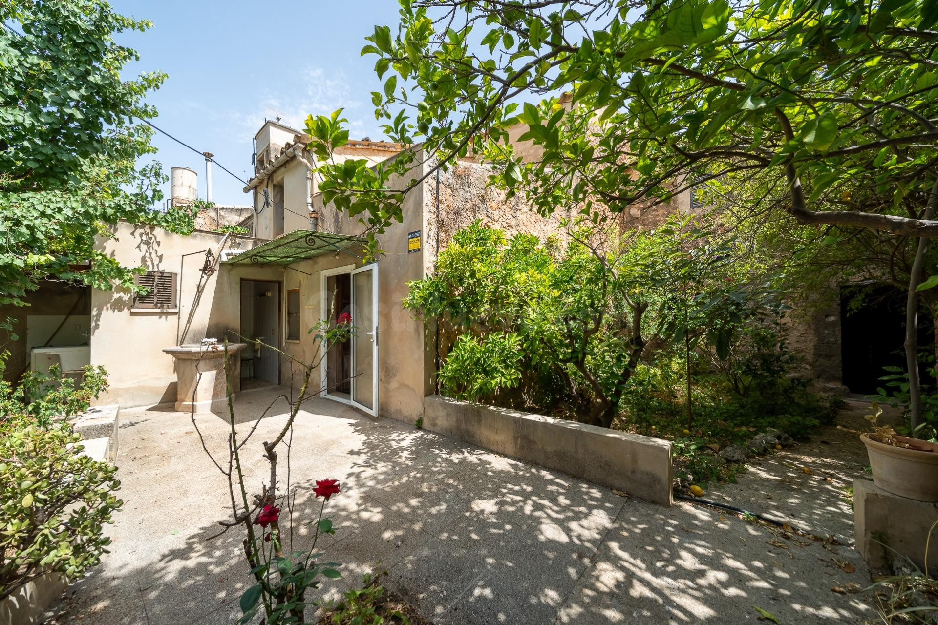 Casa de pueblo con gran potencial en Santa Maria del Camí - foto 2