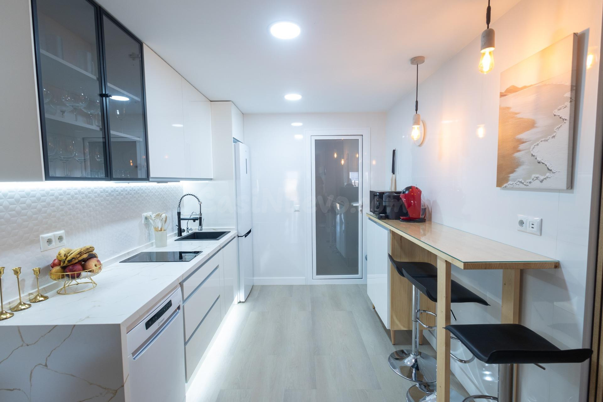 PRECIOSO PISO EN REGLA CON ASCENSOR Y TOTLAMENTE REFORMADO!!!! - foto 3