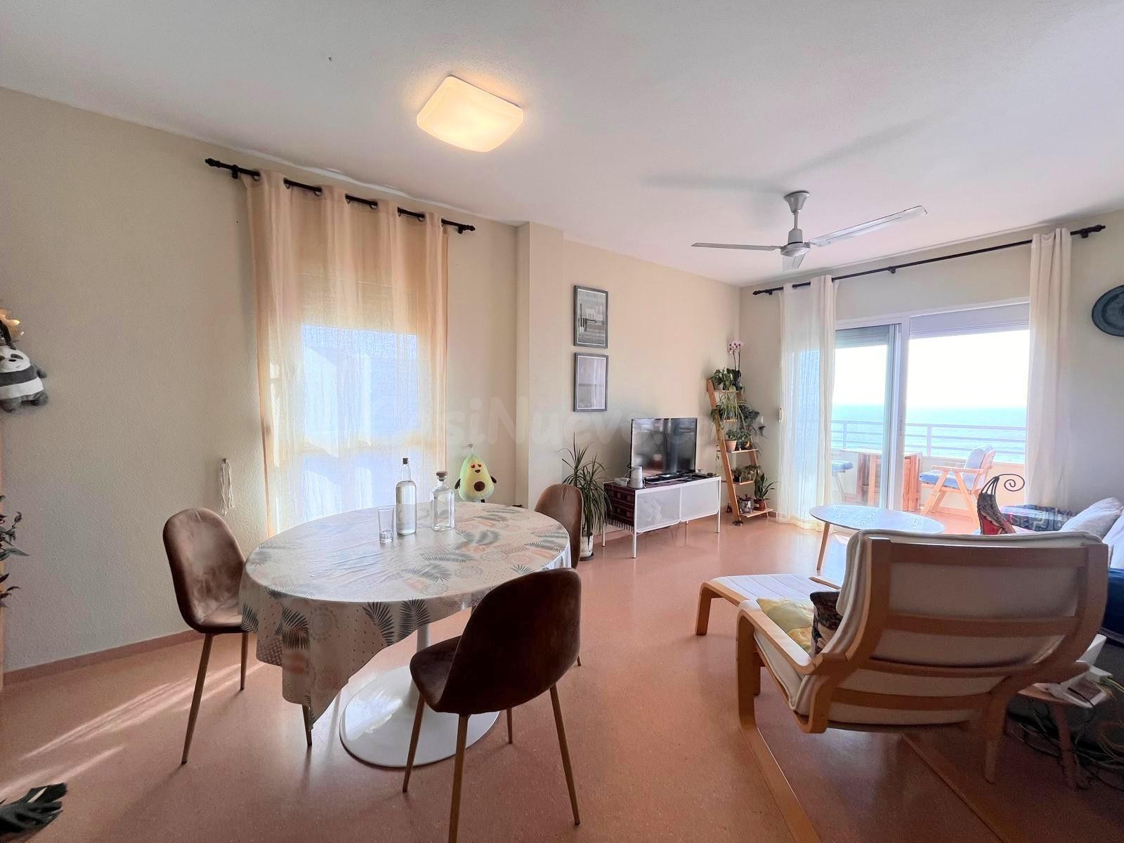 APARTAMENTO CON TERRAZA Y VISTAS AL MAR, AMUEBLADO, PISCINA COMUNITARIA, TRASTERO, AIRE ACONDICIONADO - foto 4