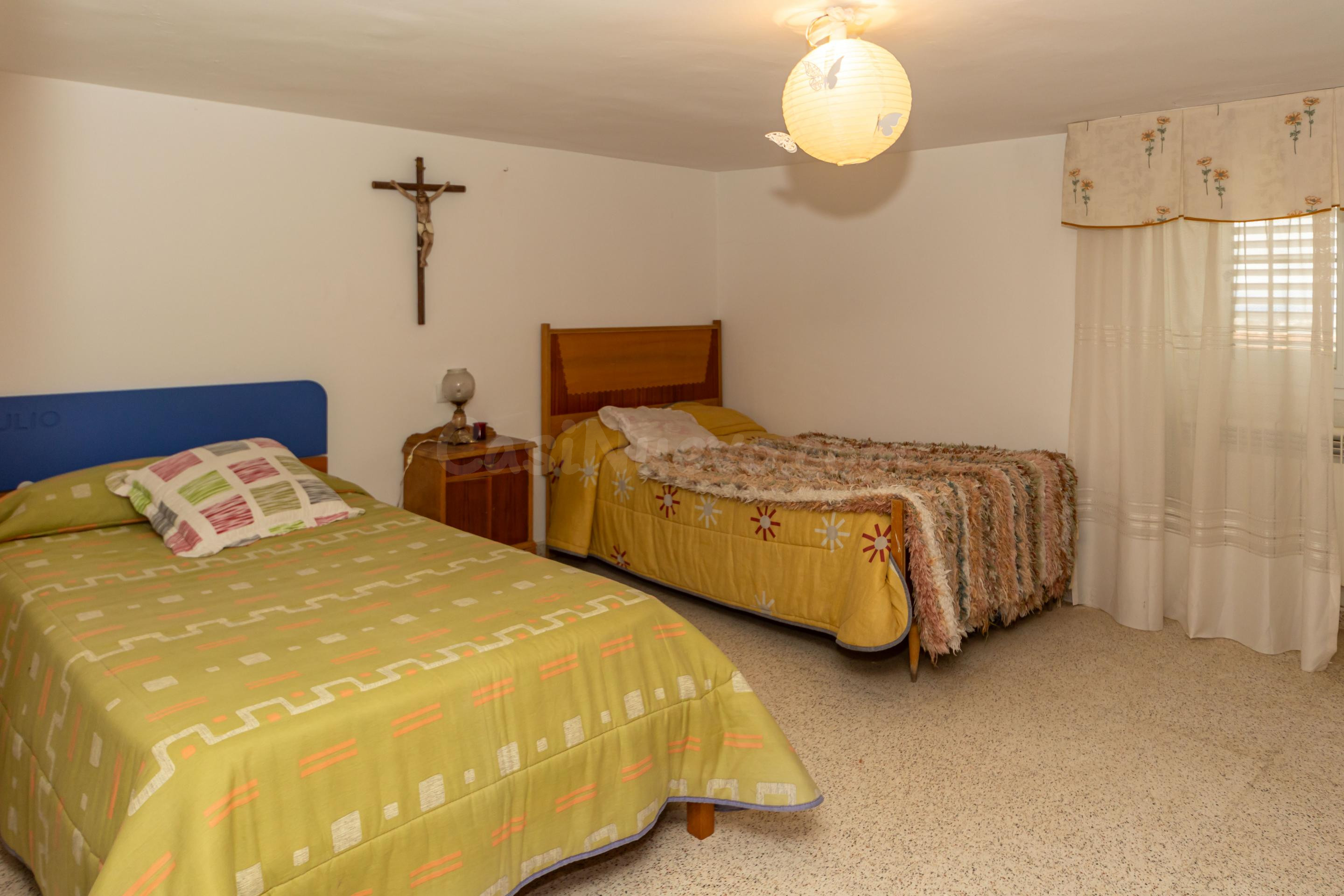 Preciosa y amplio chalet en venta en Baza - foto 5