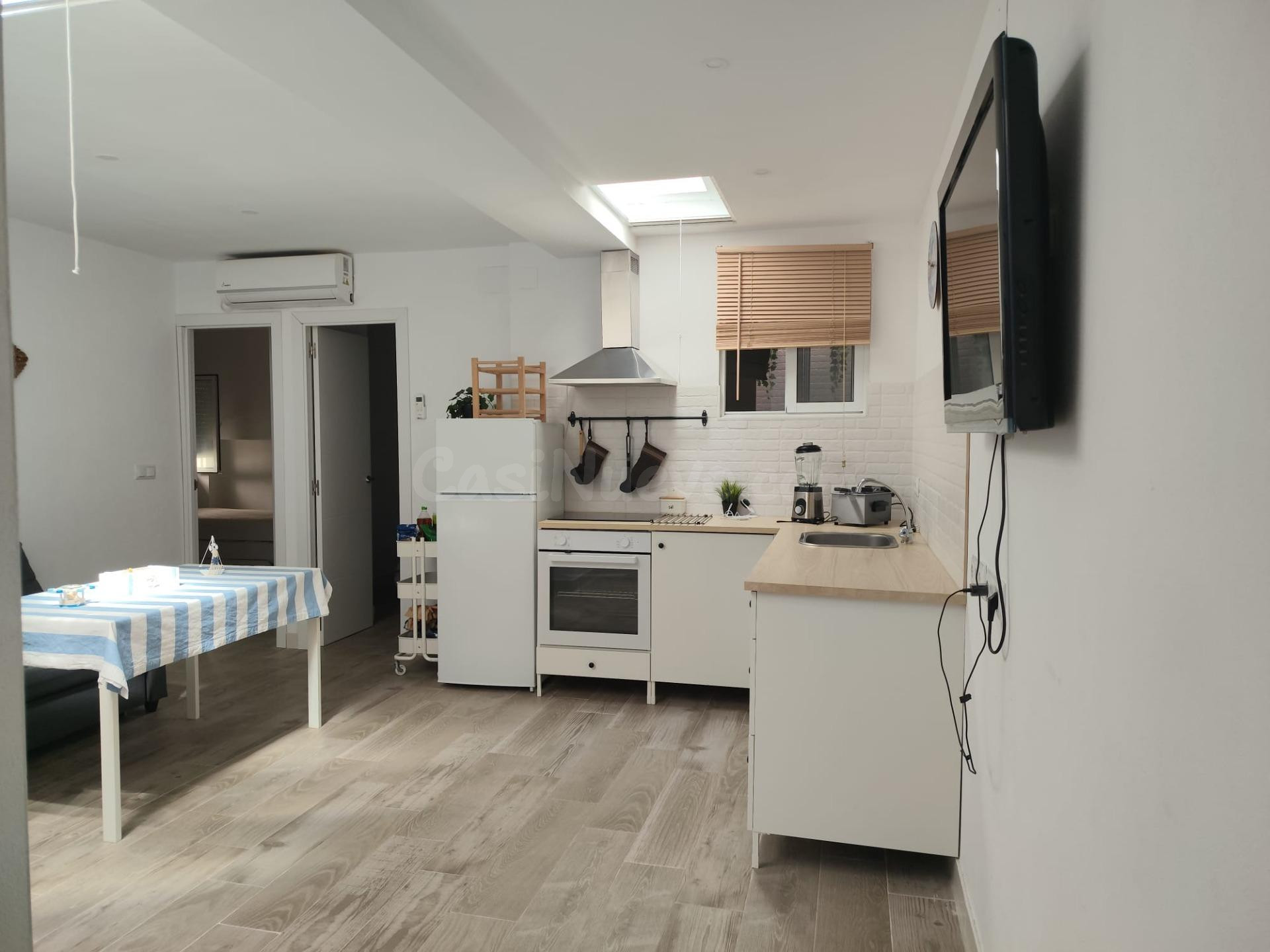 ¡Oportunidad a pocos  pasos de la Cruz del Mar! Coqueto piso reformado y con proyecto de rehabilitación integral del edificio. - foto 2