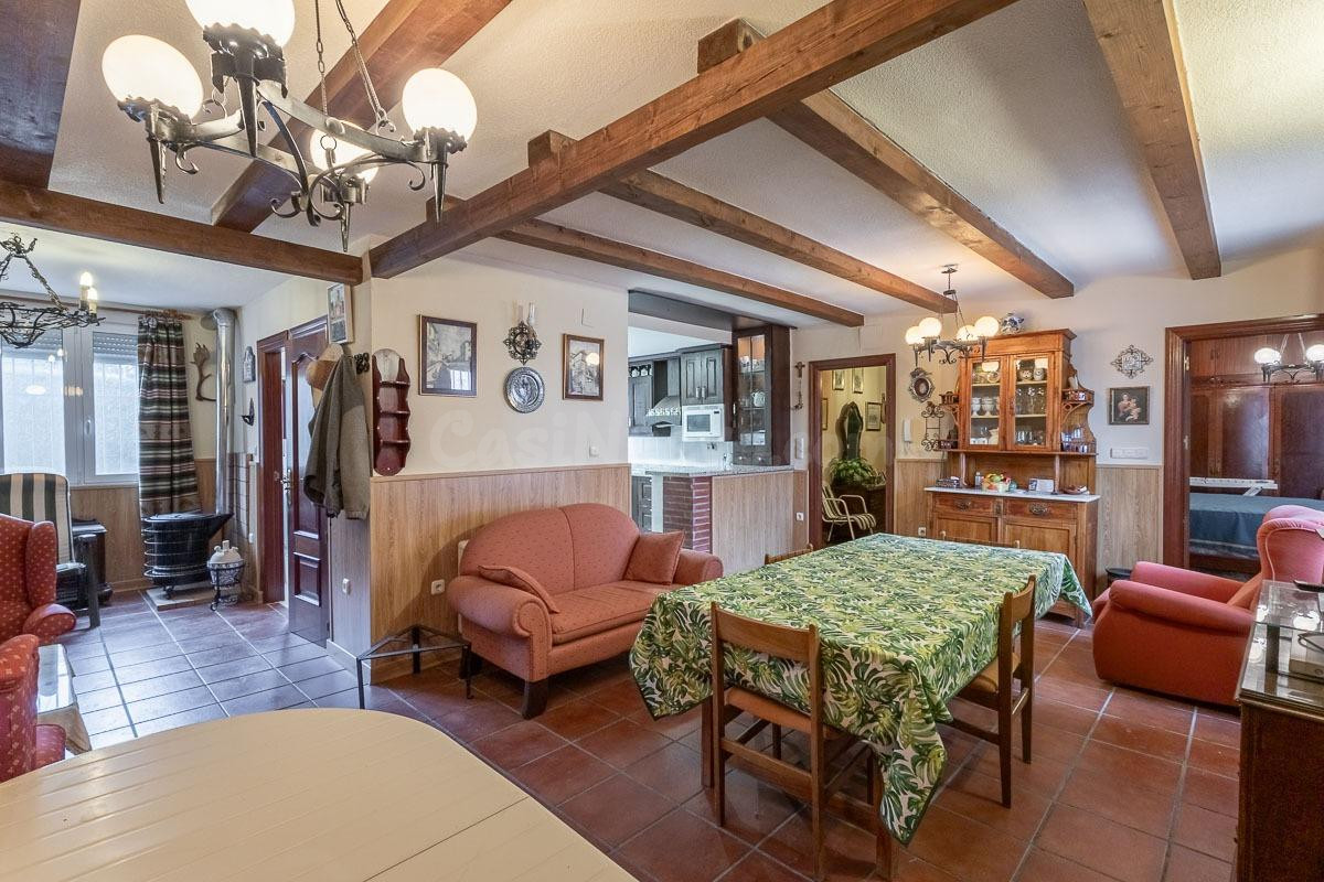 Chalet con piscina y gran parcela en la urbanización Molino  - foto 5